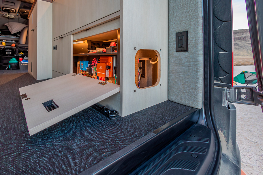 SAGA Vans Team Van Sprinter 144 interior 48 volt power system