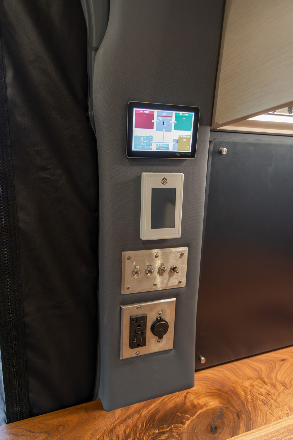 SAGA Vans Sprinter 170 Interior build control pillar