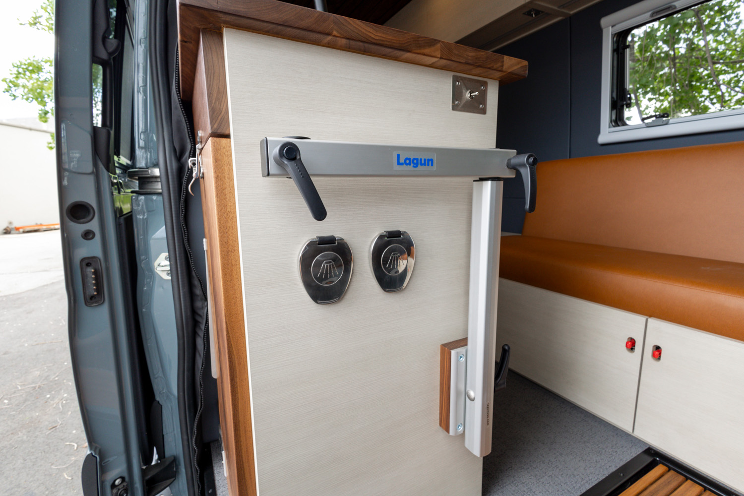 SAGA Vans lagun table